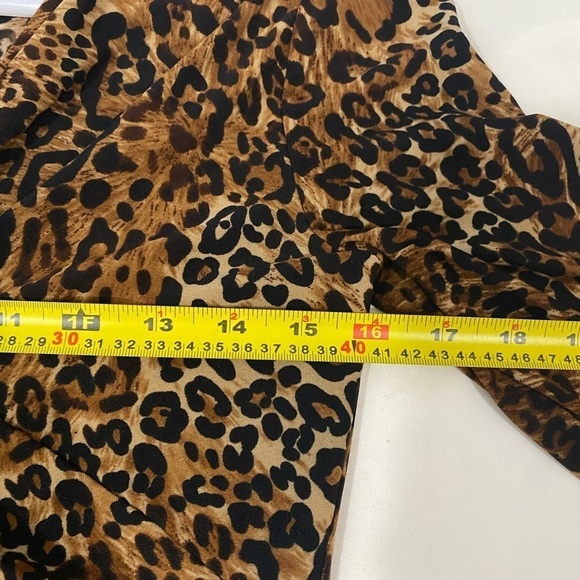 Tradition women 3/4 sleeves leopard print V neckline soft lightweight blouse 10 - Picture 7 of 9